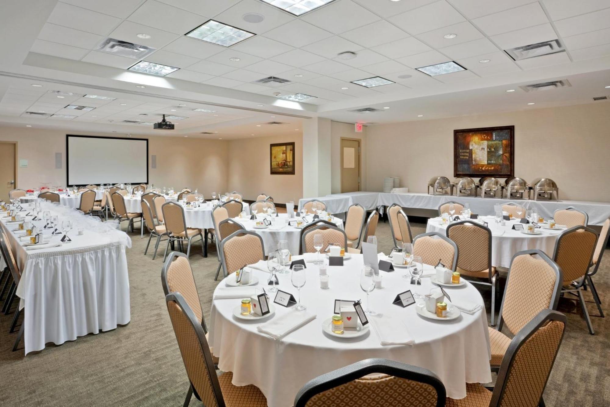 Holiday Inn Hotel & Suites Surrey East - Cloverdale By Ihg Exterior foto