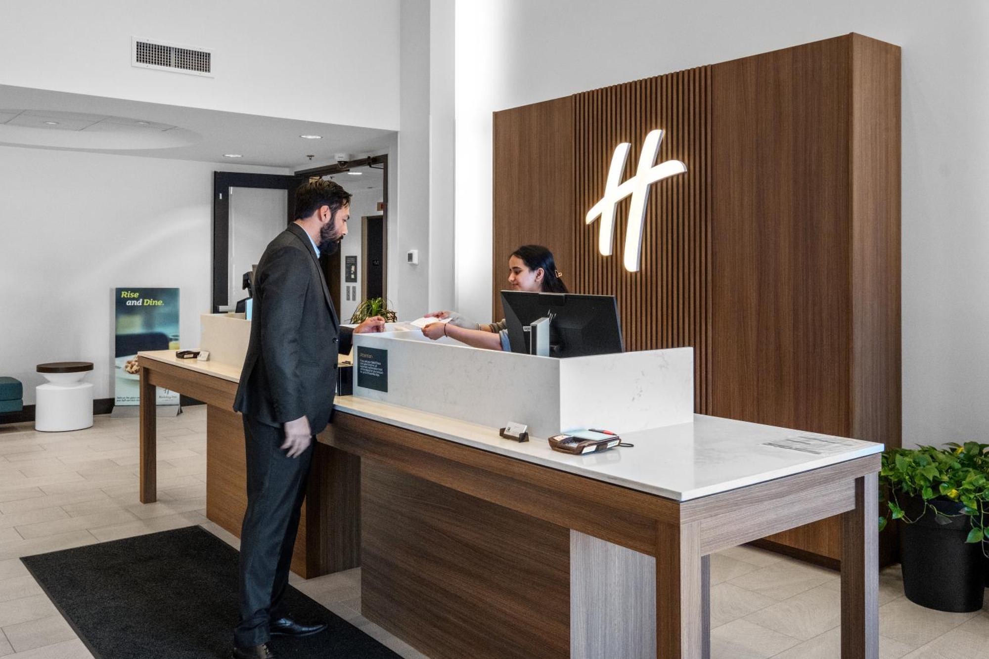 Holiday Inn Hotel & Suites Surrey East - Cloverdale By Ihg Exterior foto